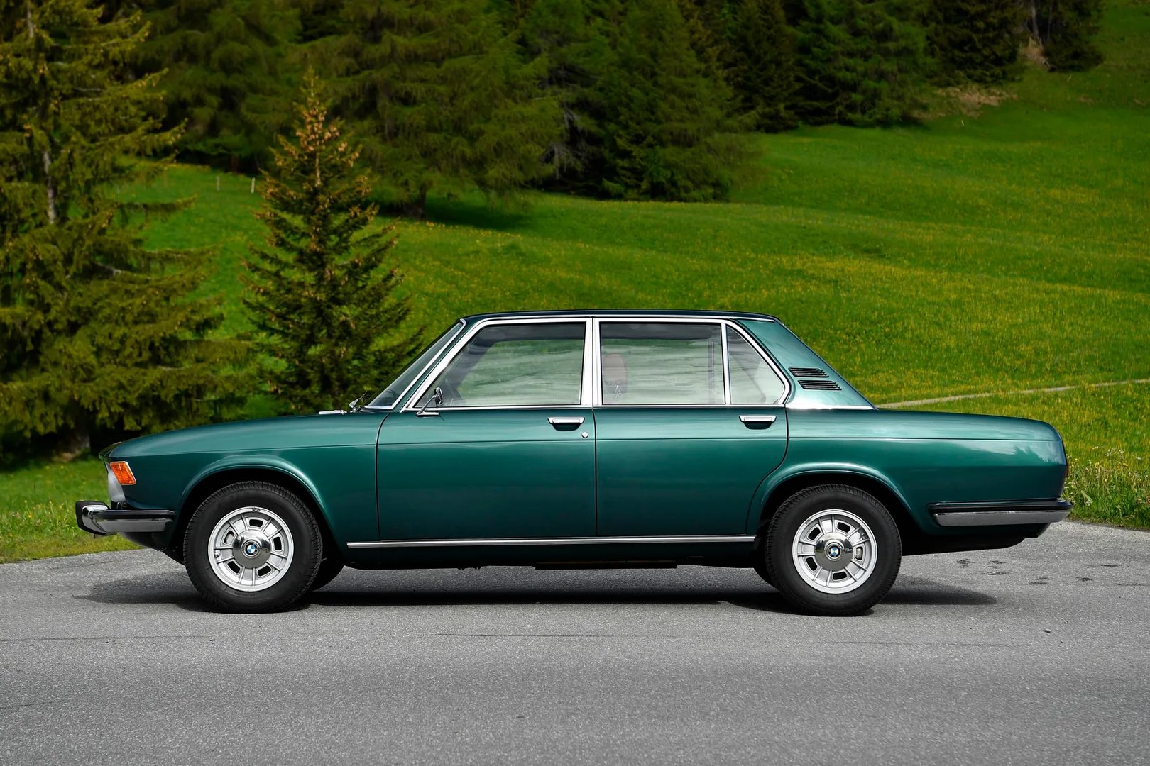 BMW_E3_1_generation__Sedan__4.jpg