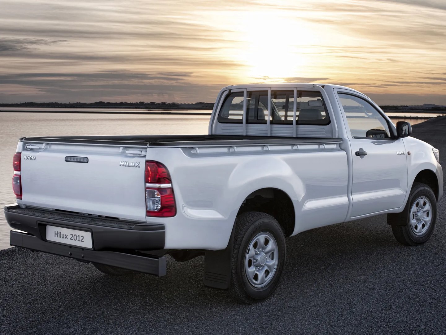Toyota_Hilux_7_generation_restyling_2__Pickup_single-cab__2.jpg