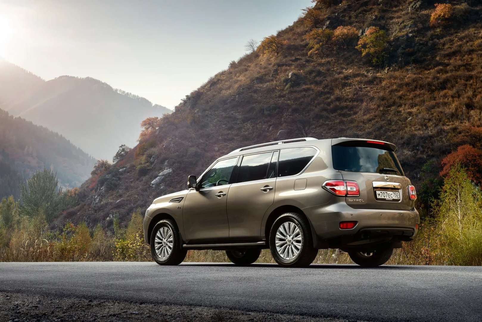 Nissan_Patrol_6_generation_restyling__SUV_5-doors__2.jpg
