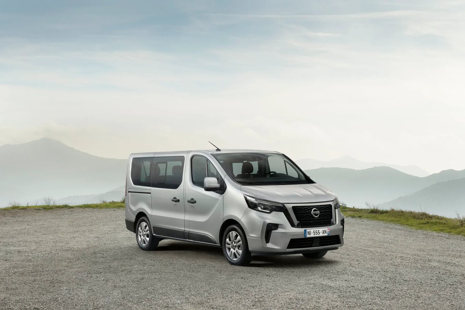 Nissan_NV300_1_generation_restyling_1__Minivan__8.jpg