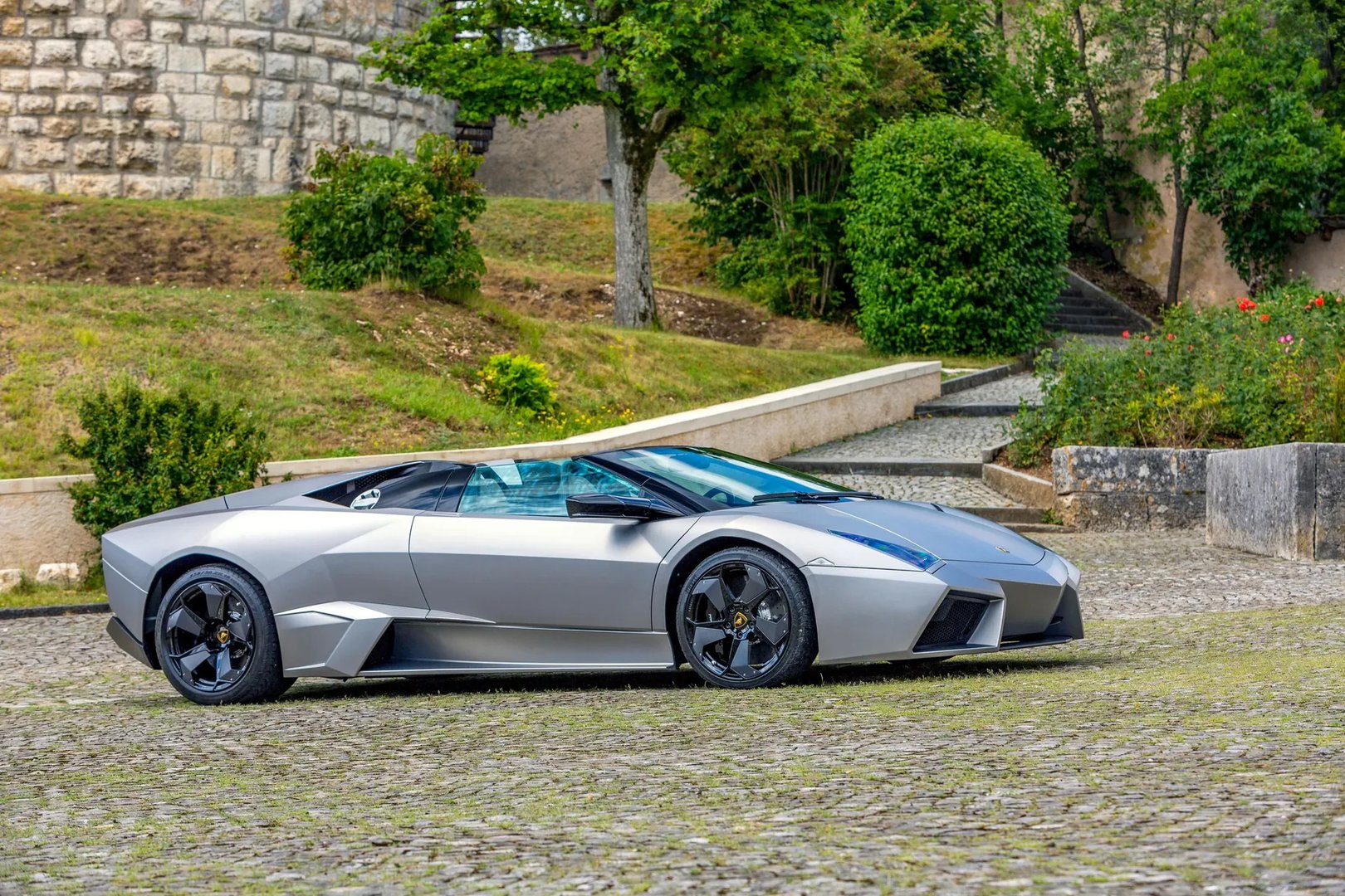 Lamborghini_Reventon_1_generation__Roadster__8.jpg