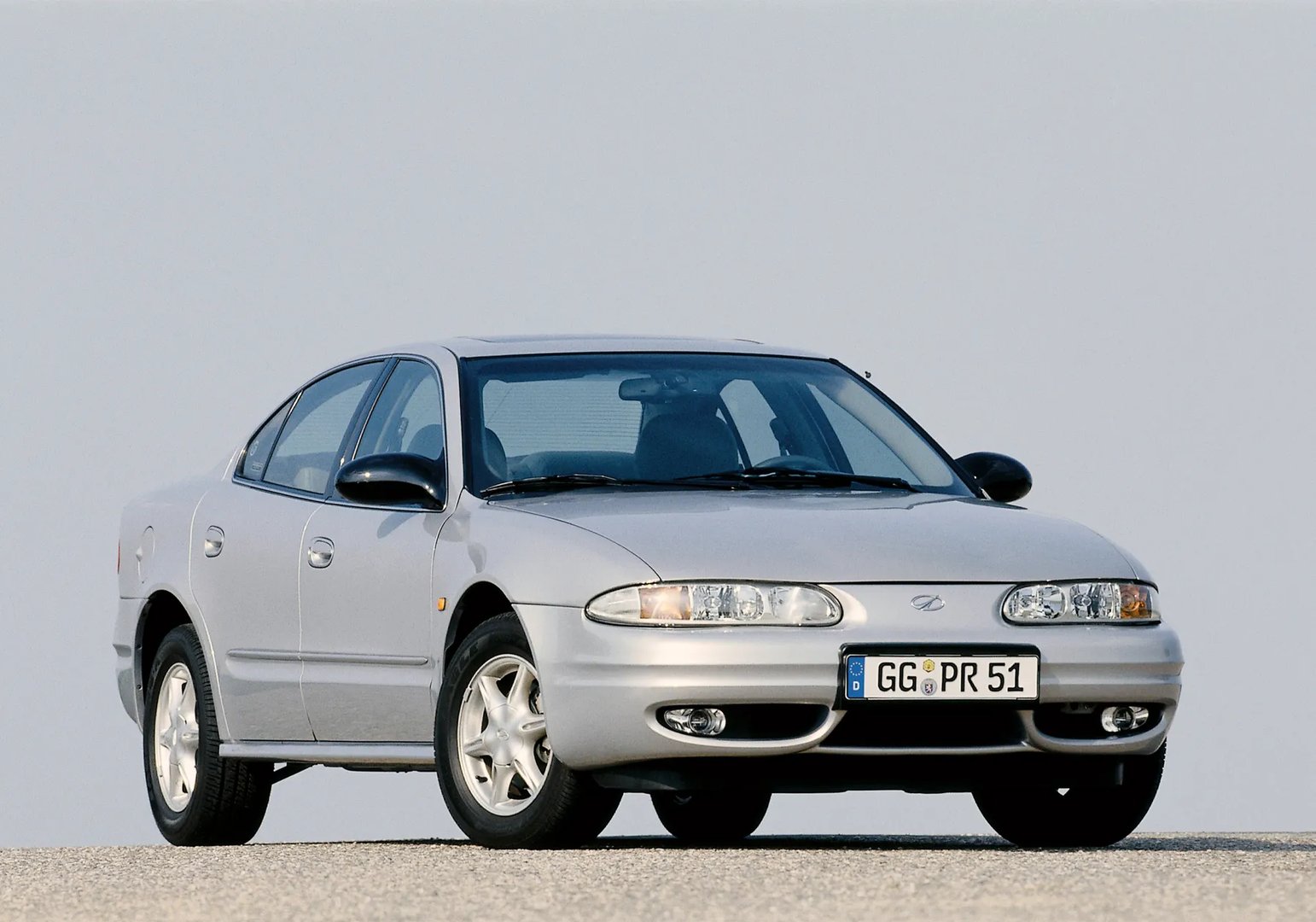 Chevrolet_Alero_1_generation__Sedan__9.jpg