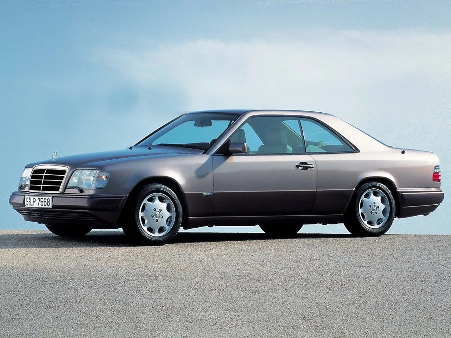 Mercedes_E-Class_AMG_1_generation__Coupe_Hardtop__7.jpg