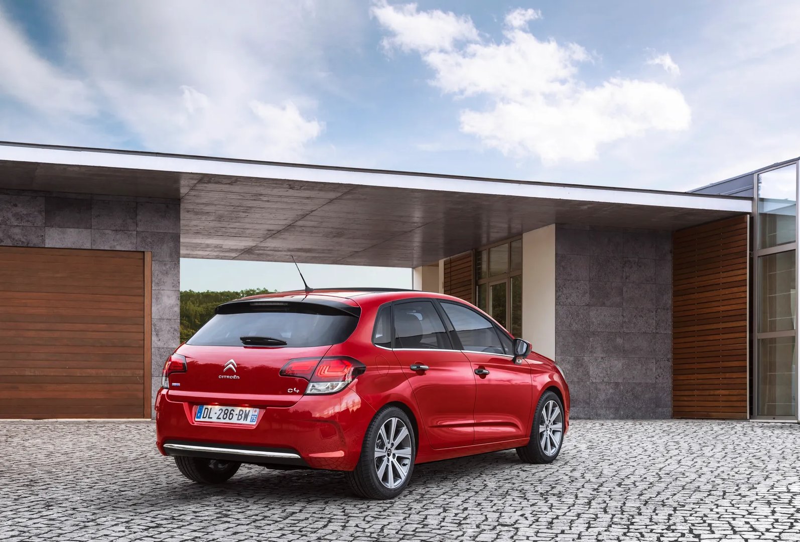 Citroen_C4_2_generation_restyling__Hatchback_5-door__1.jpg