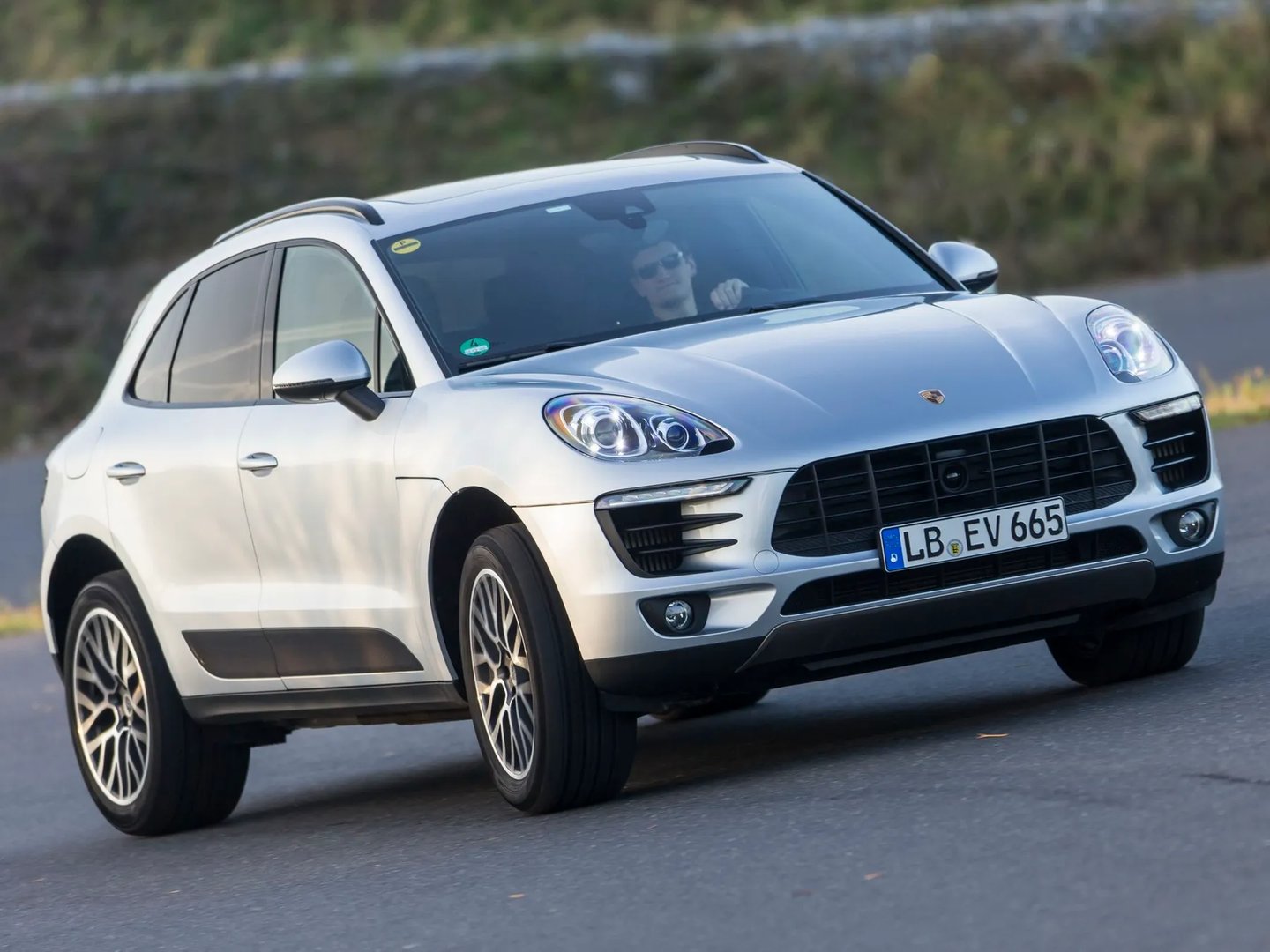 porsche_Macan_1_generation__SUV_5-doors__4.jpg