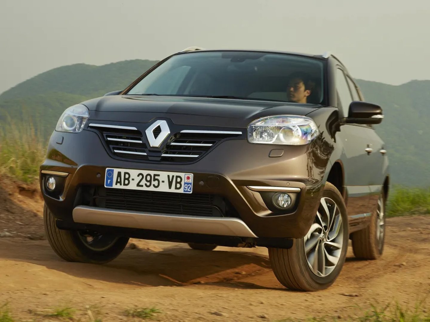 Renault_Koleos_1_generation_restyling_2__SUV_5-doors__3.jpg