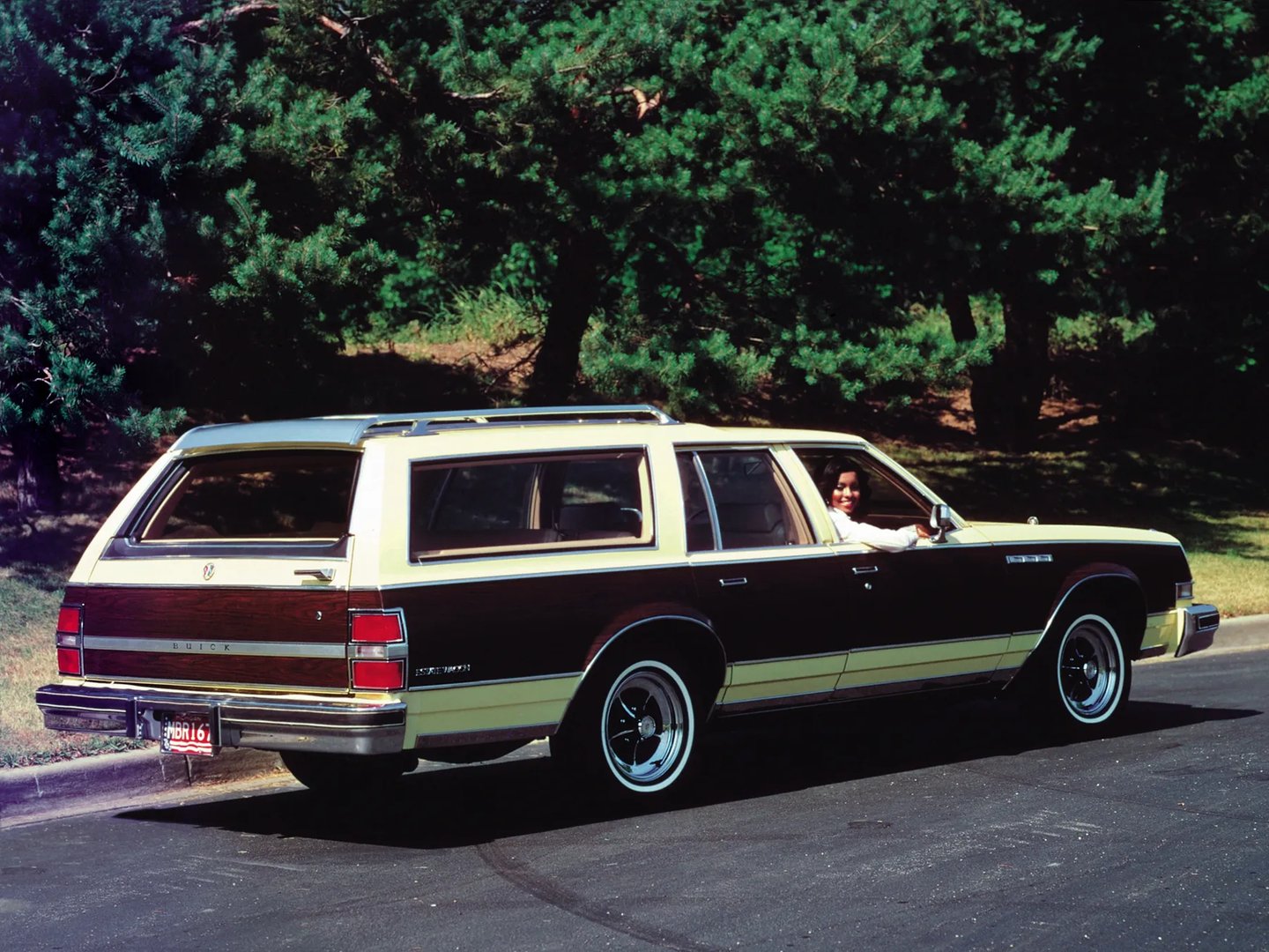 Buick_Estate_Wagon_1_generation__Estate_5-door__1.jpg