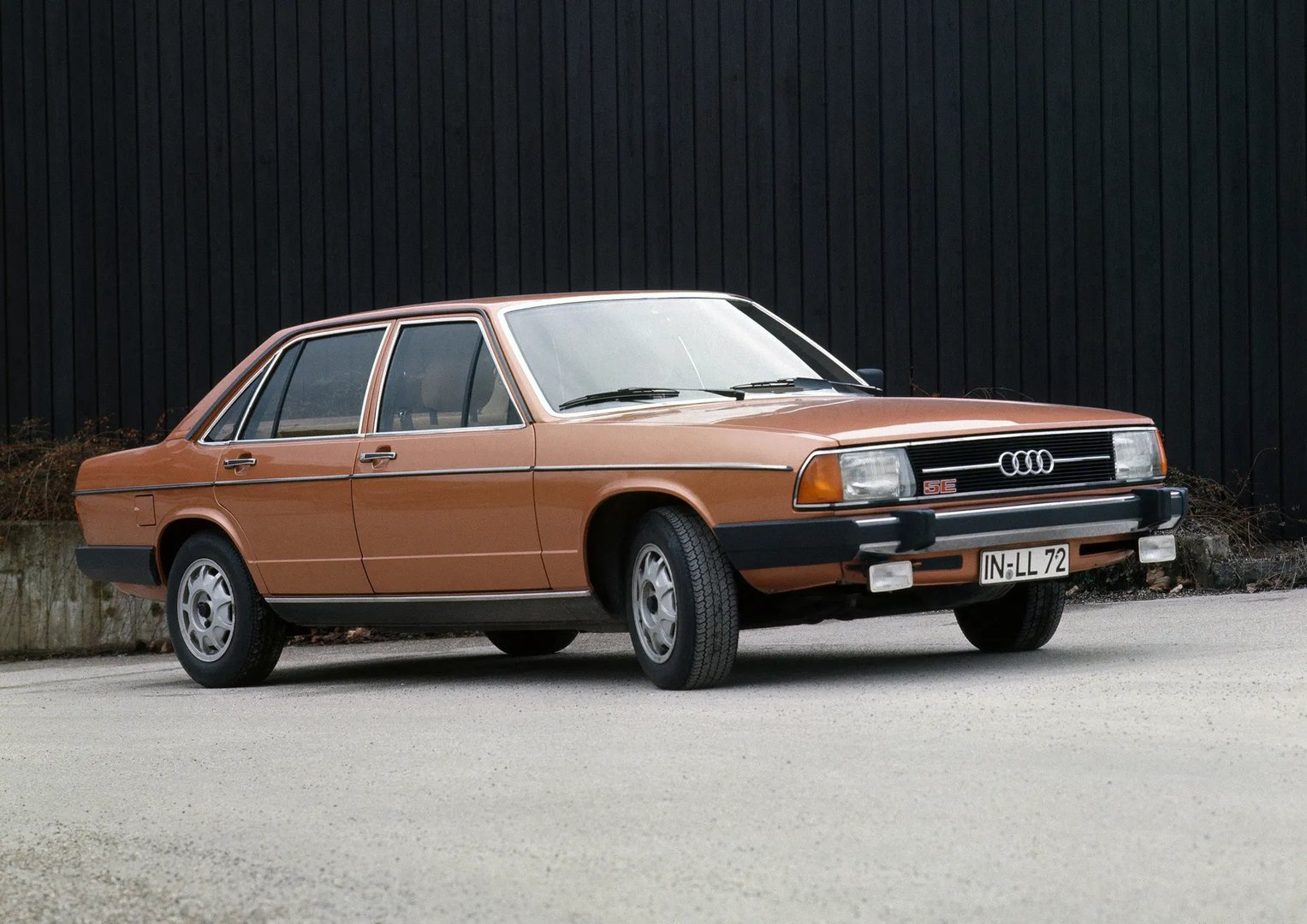 Audi 100 2 generation  Sedan