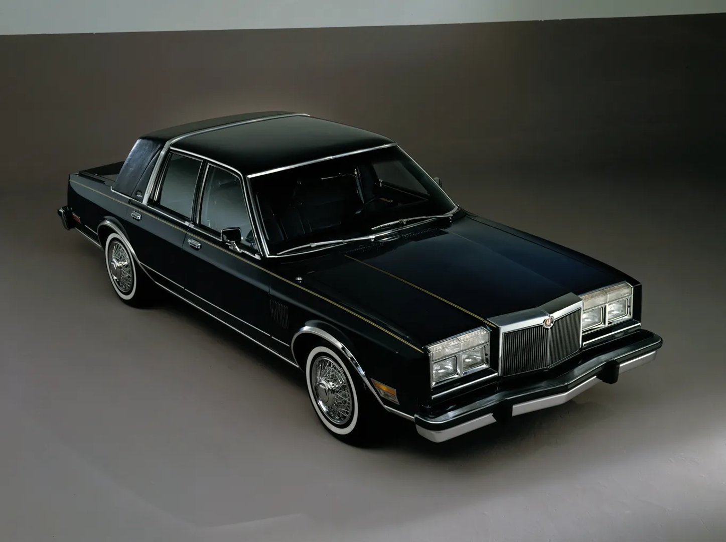 Chrysler_New_Yorker_11_generation__Sedan__1.jpg