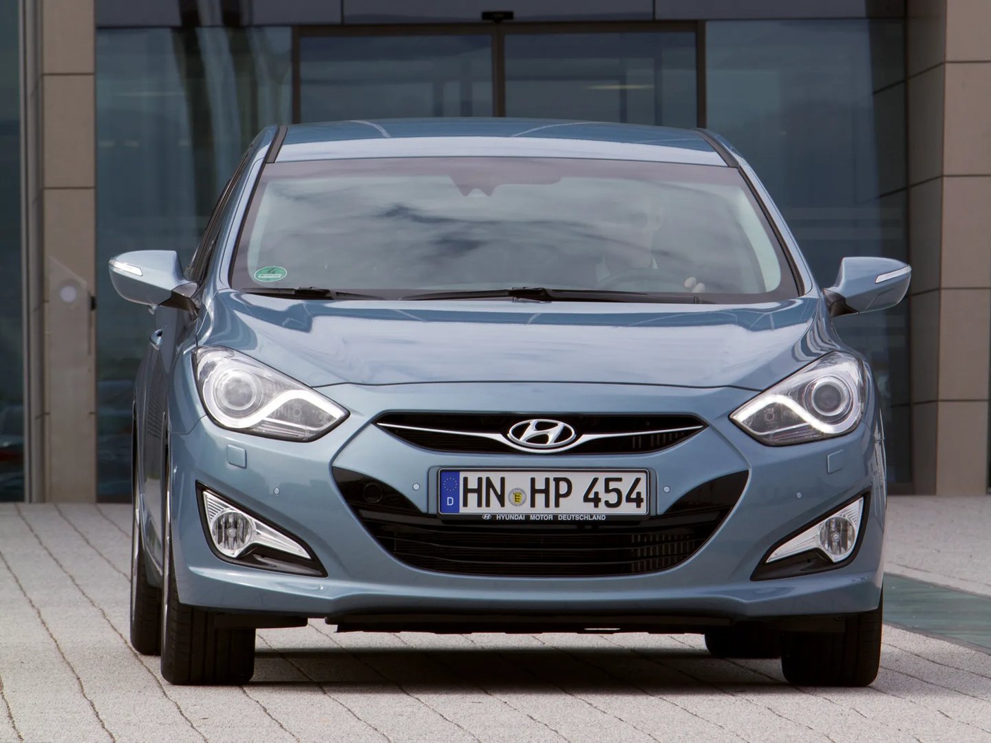 Hyundai_i40_1_generation__Sedan__8.jpg