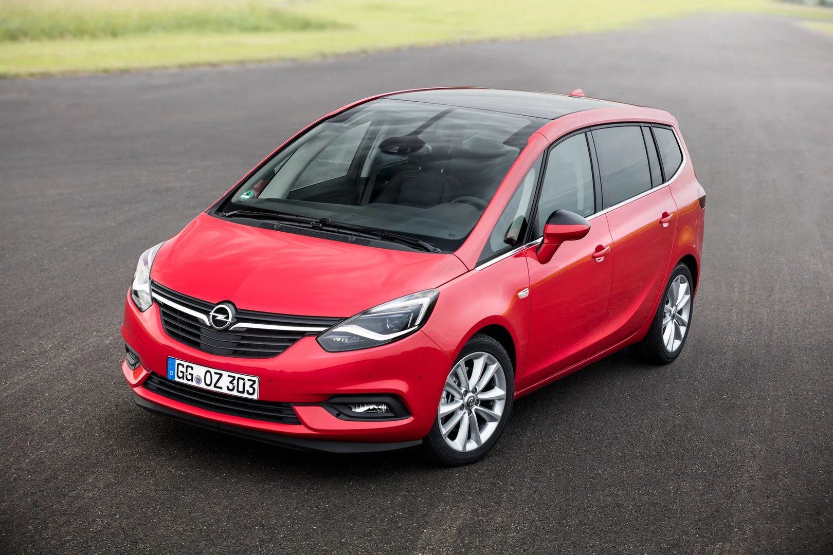 Opel_Zafira_3_generation_restyling__Minivan__8.jpg