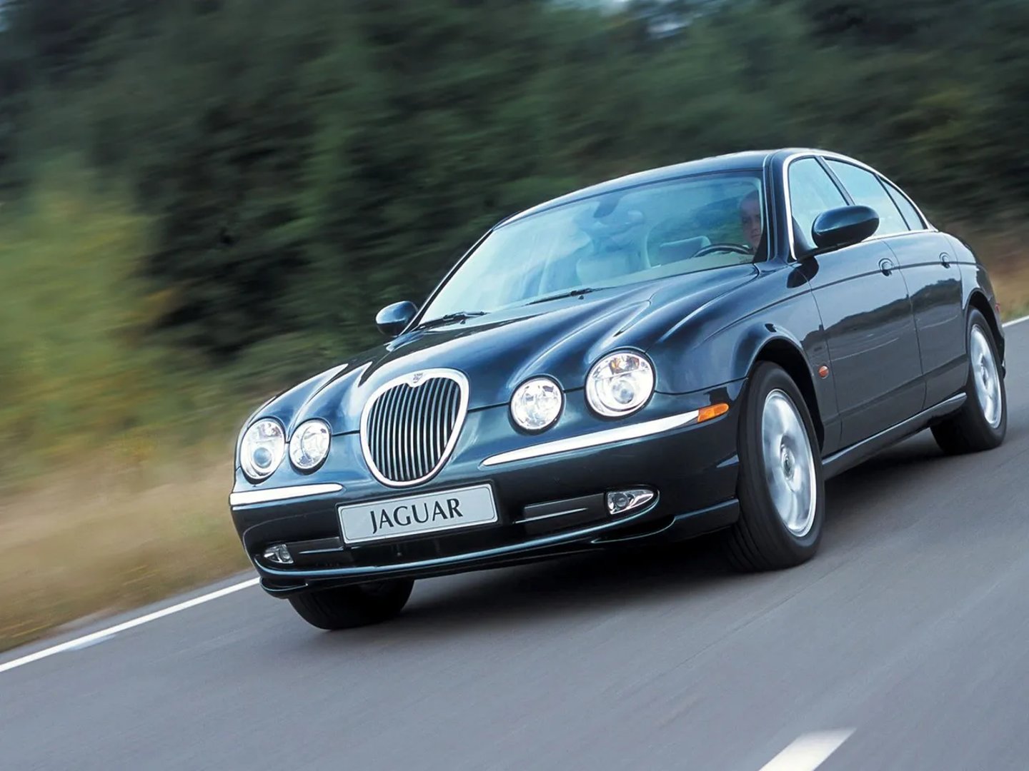 Jaguar_S-Type_1_generation__Sedan__1.jpg