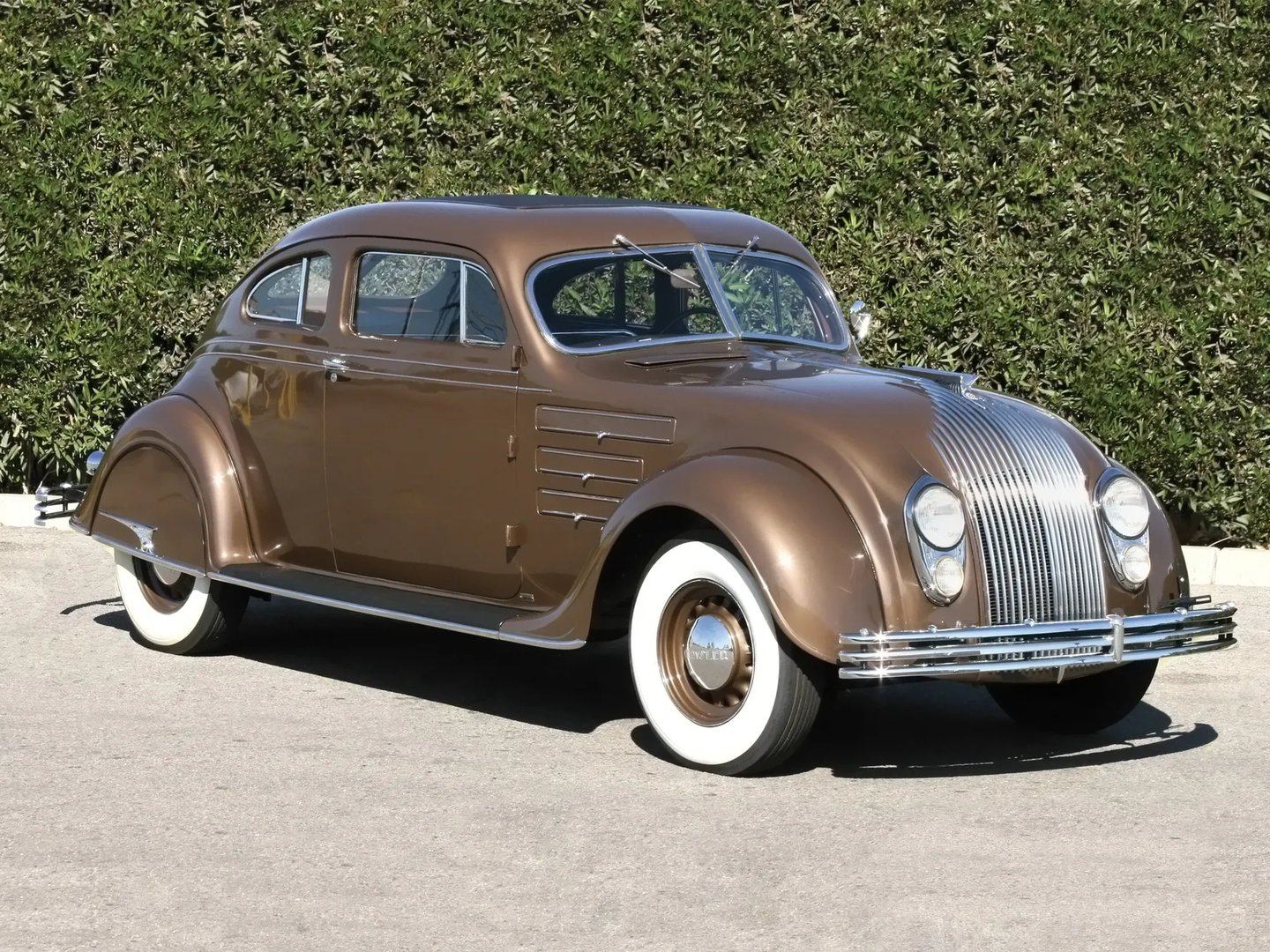 Chrysler_Imperial_3_generation__Coupe__4.jpg
