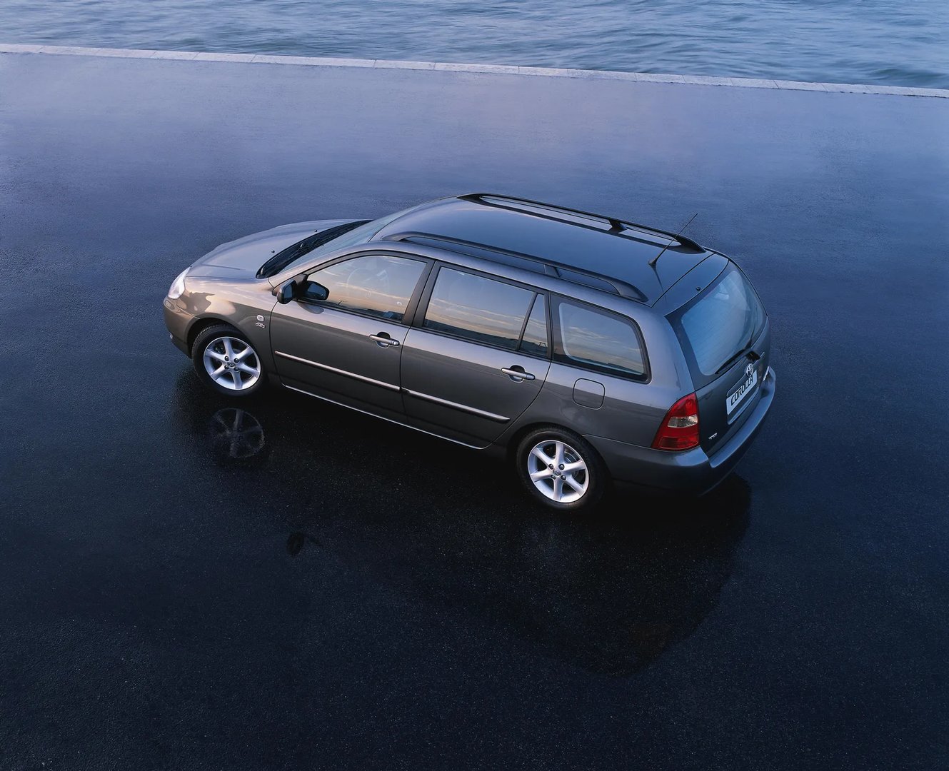 Toyota_Corolla_9_generation__Estate_5-door__7.jpg