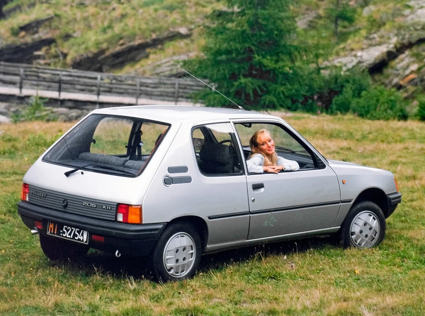 Peugeot_205_1_generation__Mini_3-doors__9.jpg