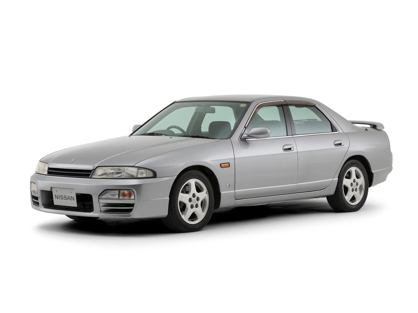 Nissan_Skyline_9_generation__Sedan__2.jpg