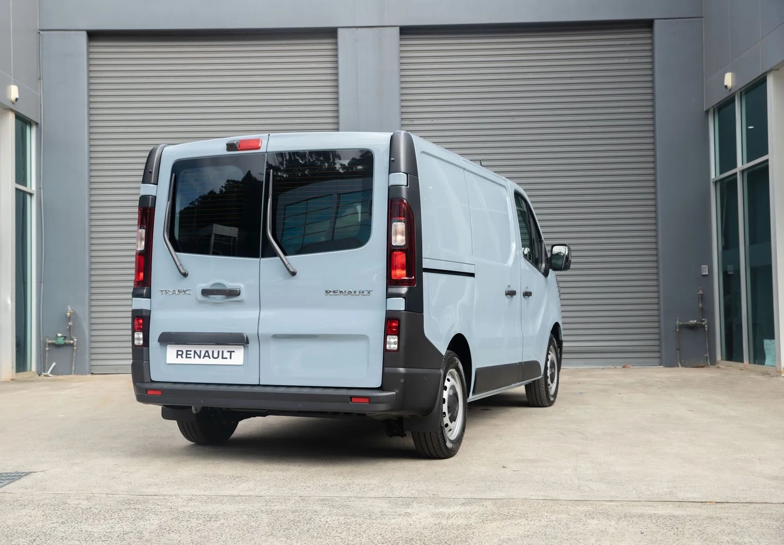 Renault_Trafic_3_generation_restyling__Van__2.jpg