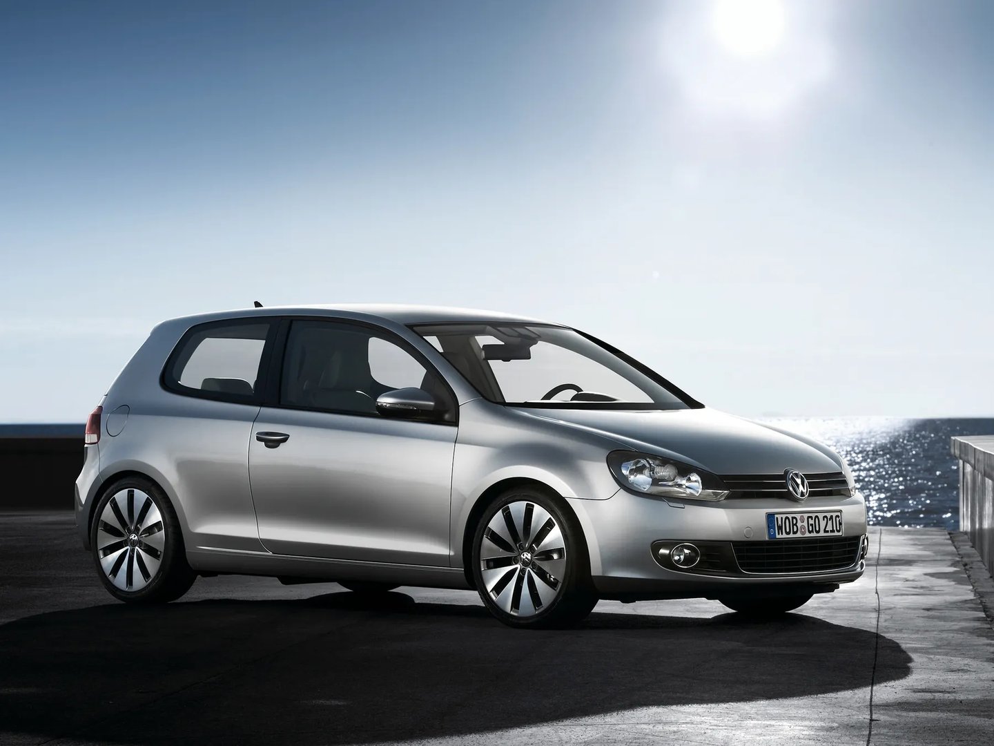 Volkswagen_Golf_6_generation__Hatchback_3-door__10.jpg