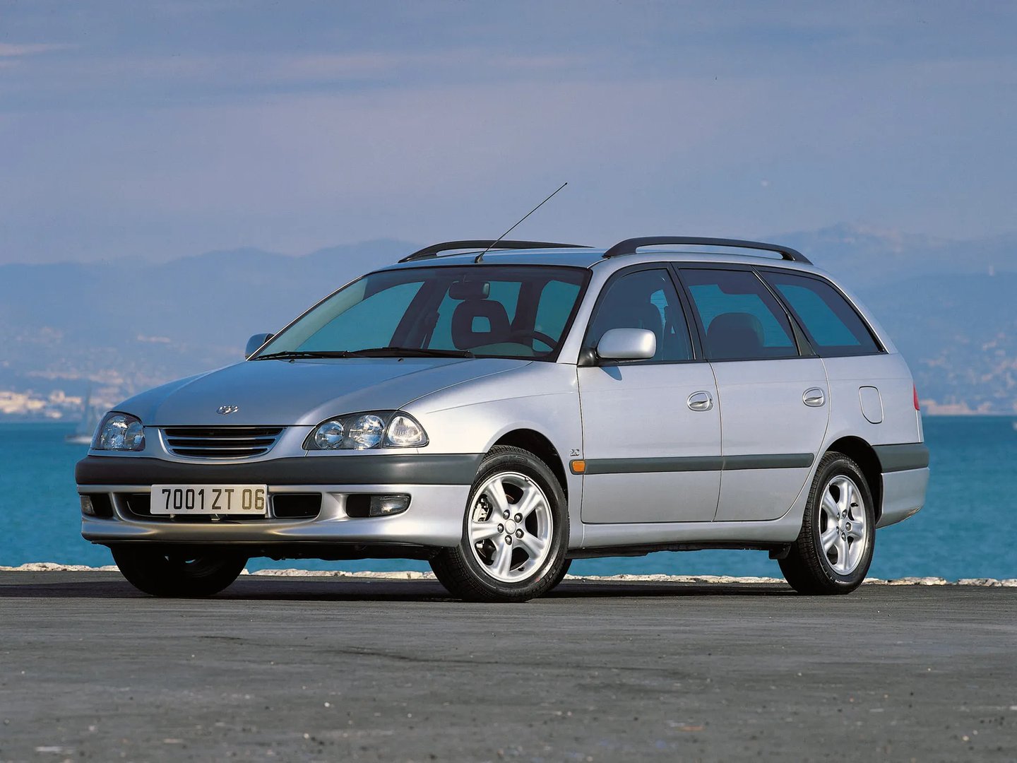 Toyota Avensis 1 generation  Estate 5-door