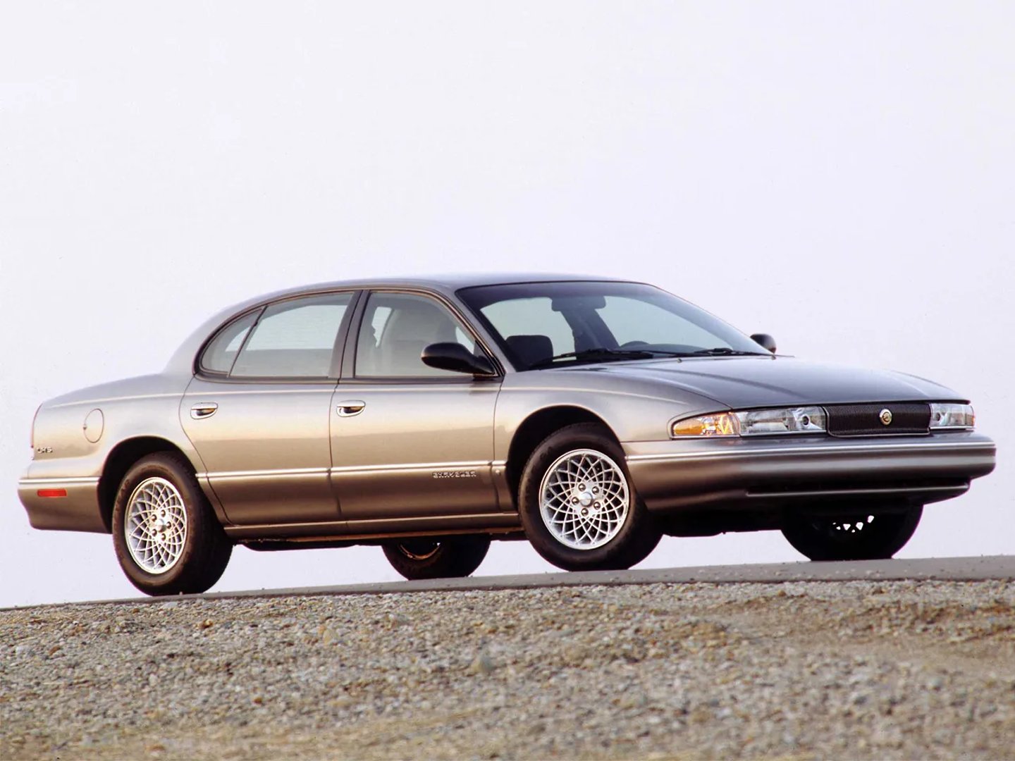 Chrysler_LHS_1_generation__Sedan__1.jpg