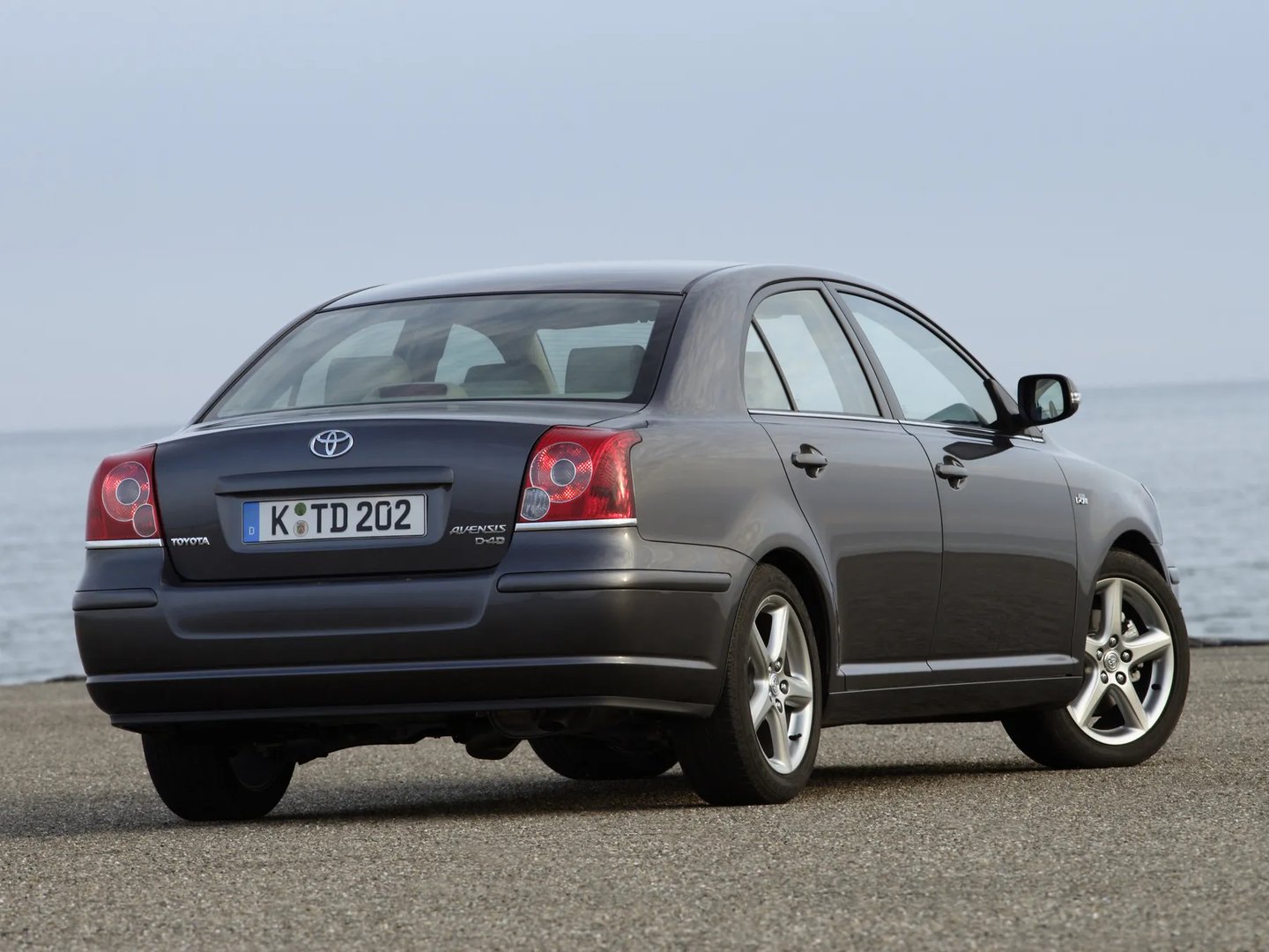 Toyota_Avensis_2_generation_restyling__Sedan__4.jpg