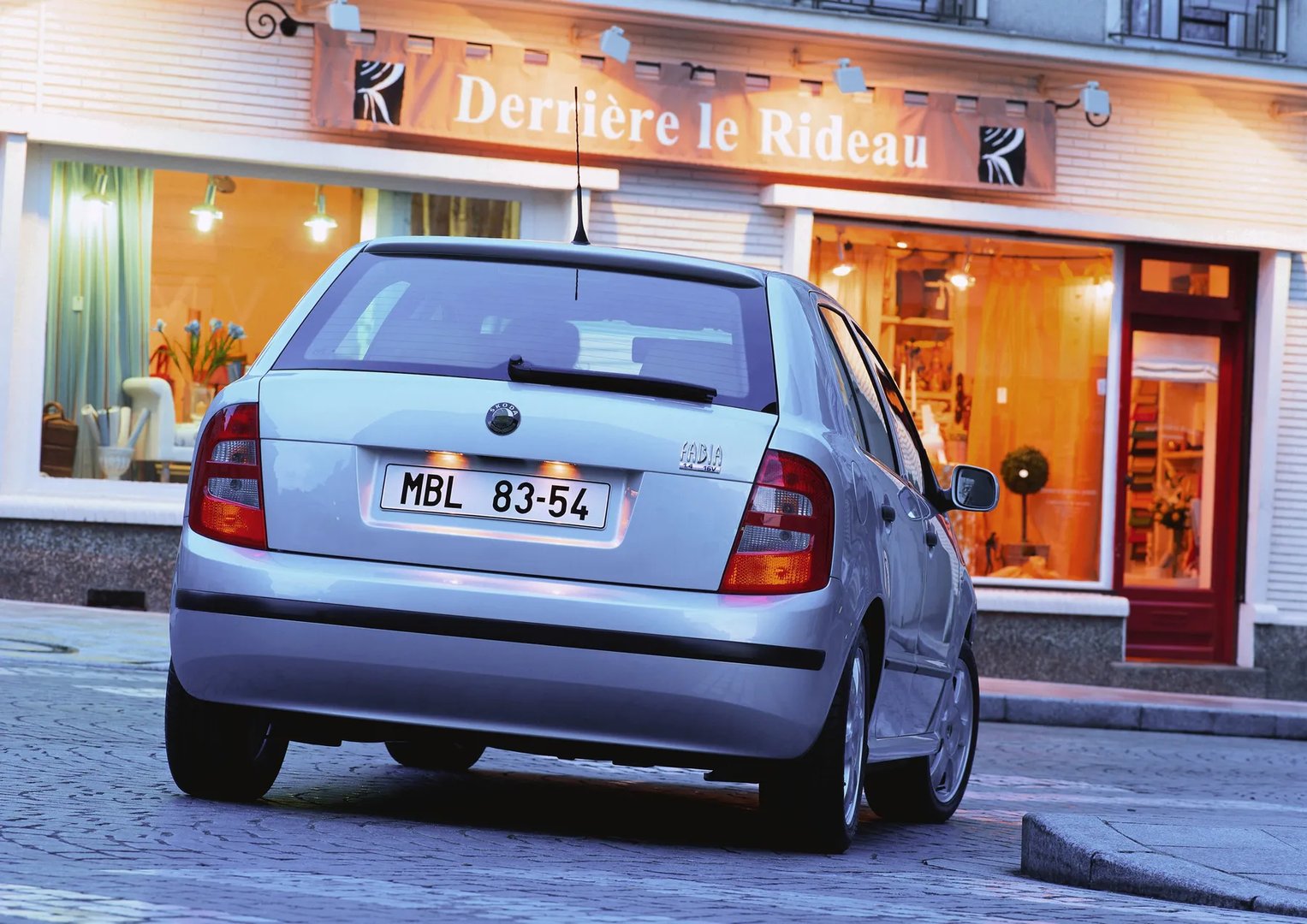 Skoda_Fabia_1_generation__Hatchback_5-door__9.jpg