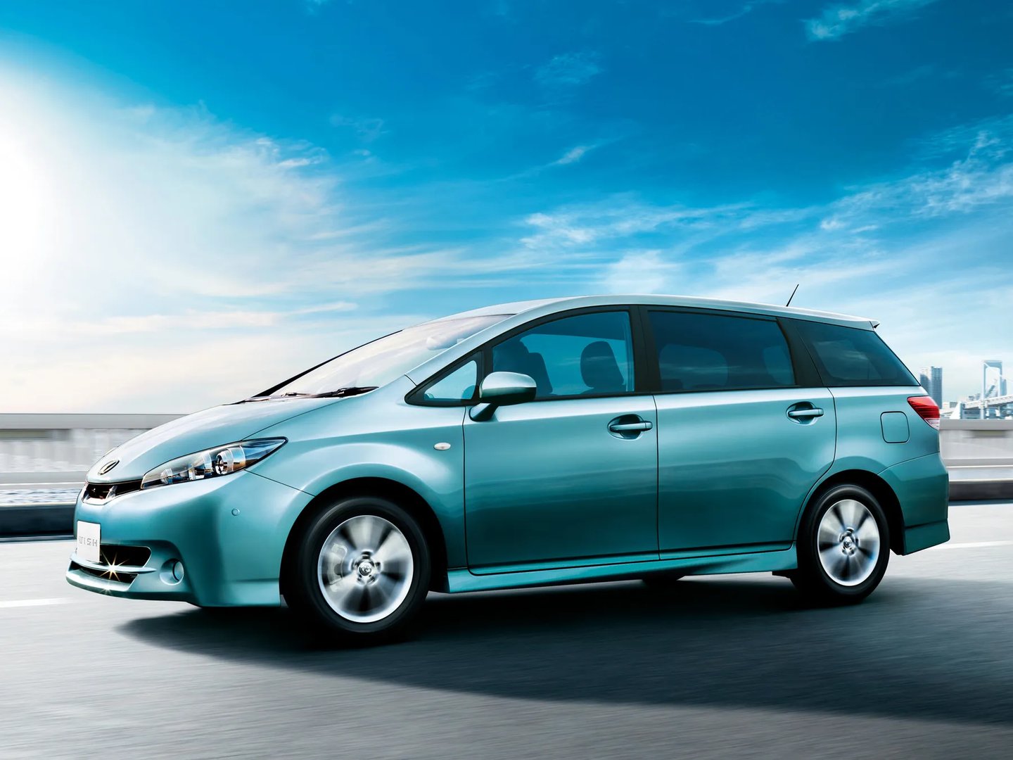 Toyota_Wish_2_generation__Minivan__1.jpg