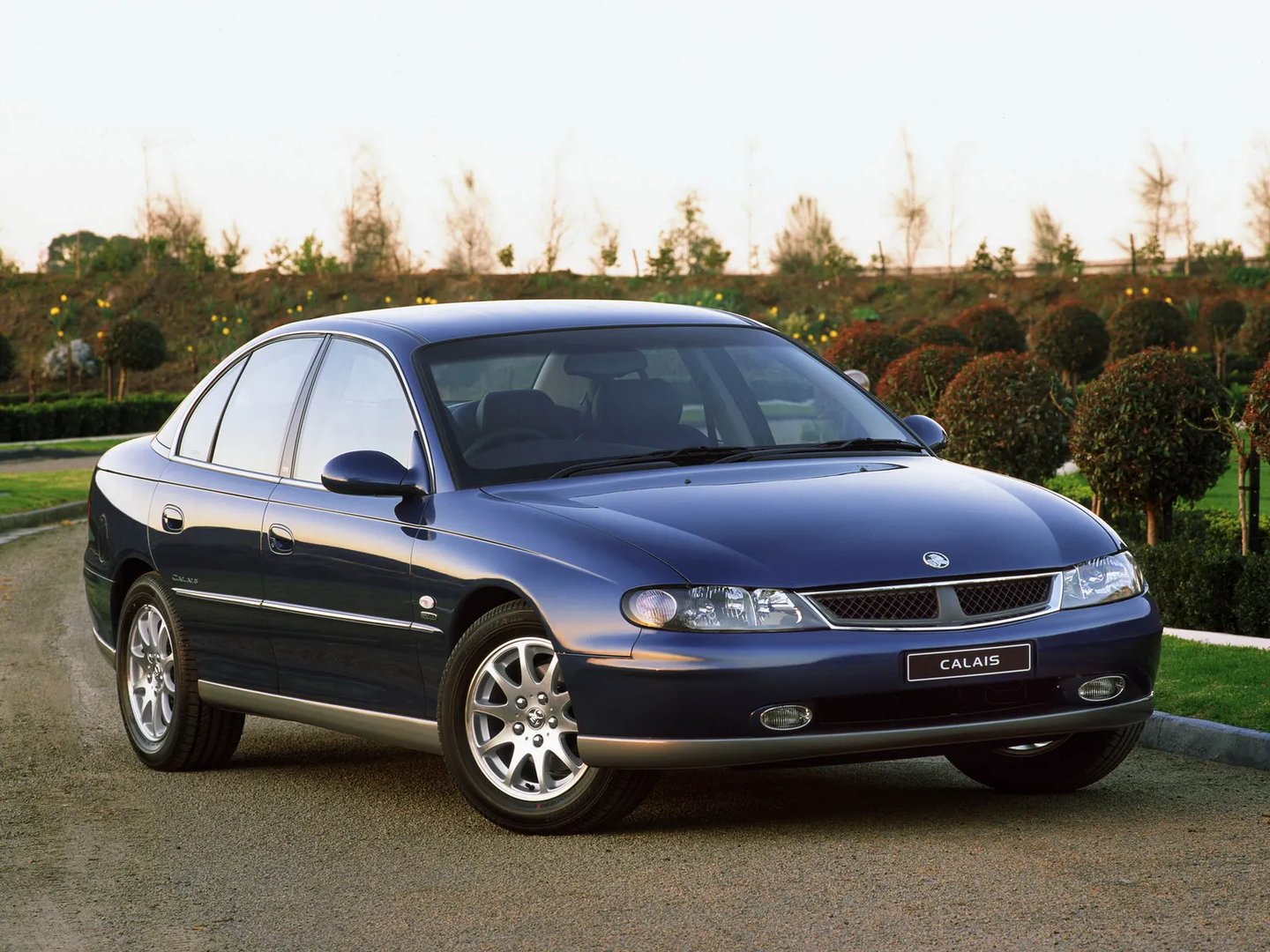 Holden_Calais_3_generation__Sedan__9.jpg