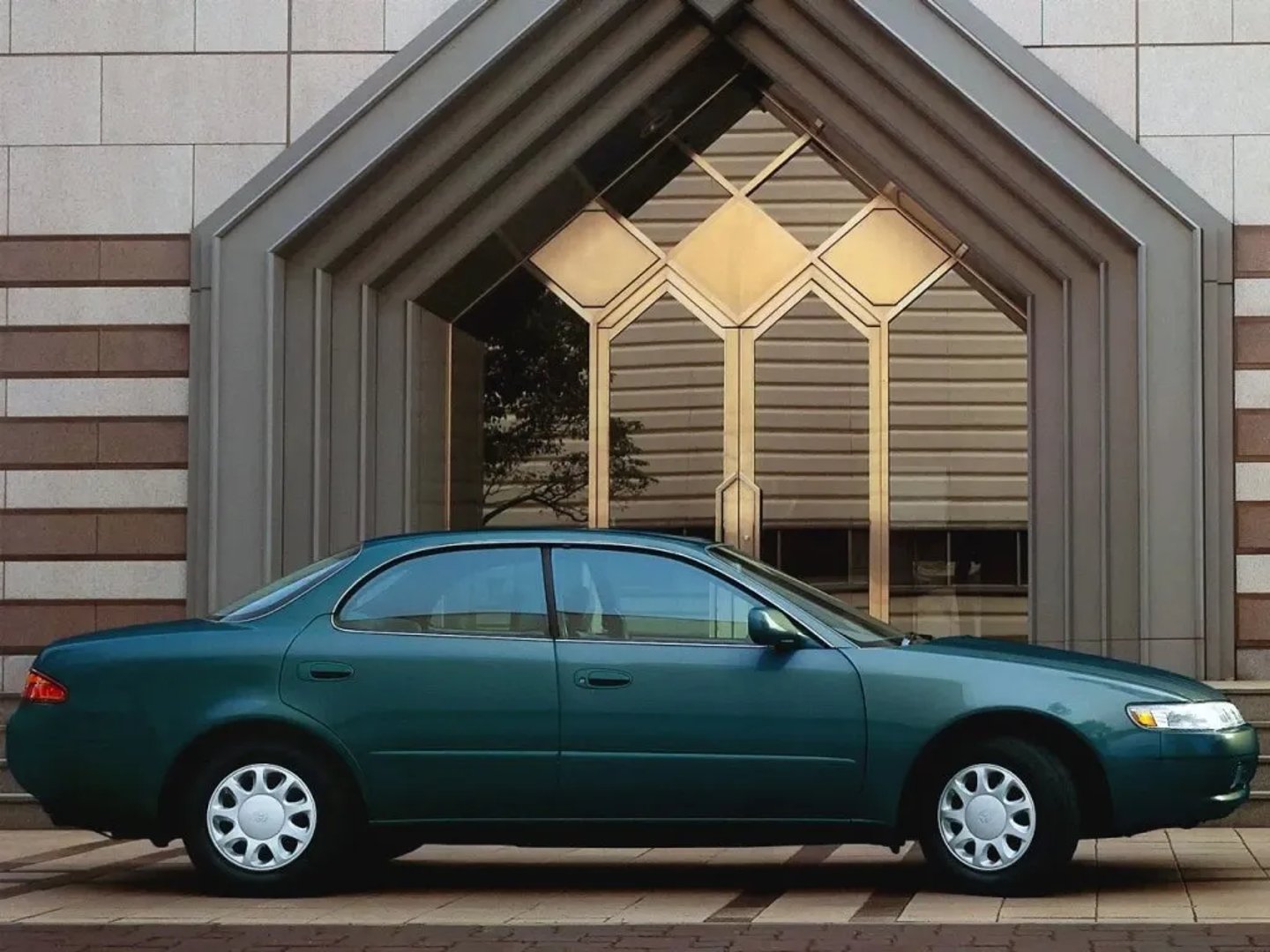 Toyota_Corolla_7_generation__Sedan_Hardtop__2.jpg