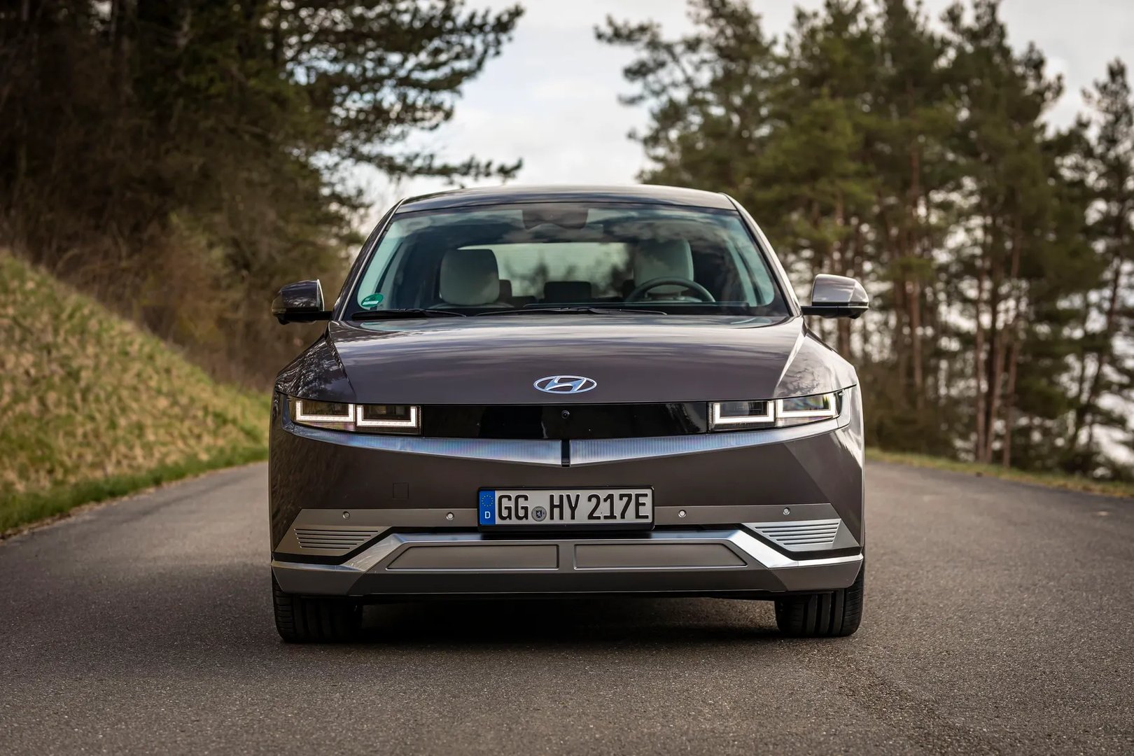Hyundai_IONIQ_5_1_generation__Hatchback_5-door__5.jpg