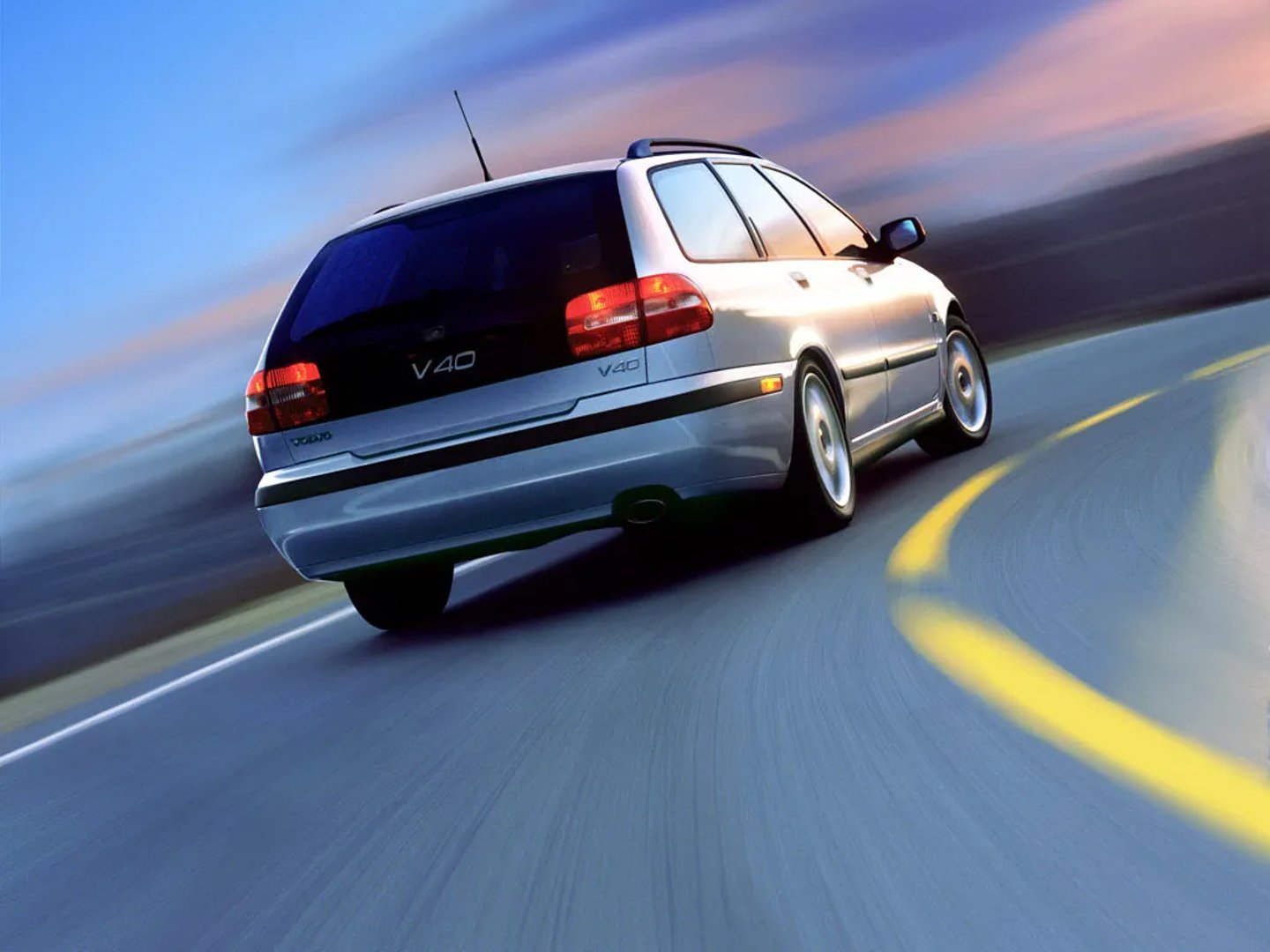 Volvo_V40_1_generation_restyling__Estate_5-door__4.jpg
