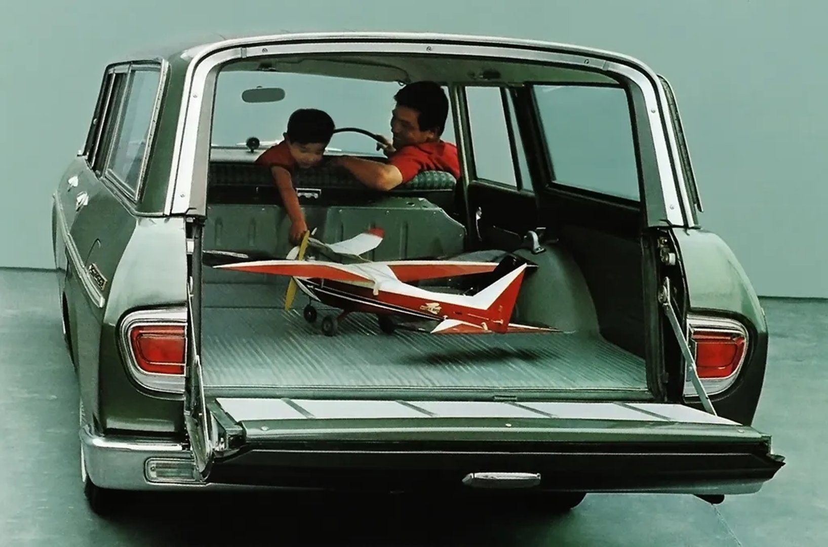 Toyota_Crown_2_generation__Estate_5-door__4.jpg