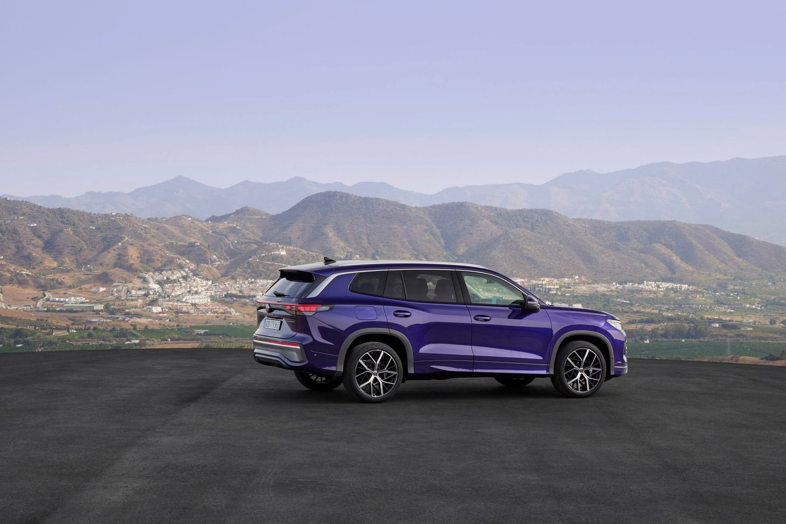 volkswagen_Tayron_2_generation__SUV_5-doors__26.jpg