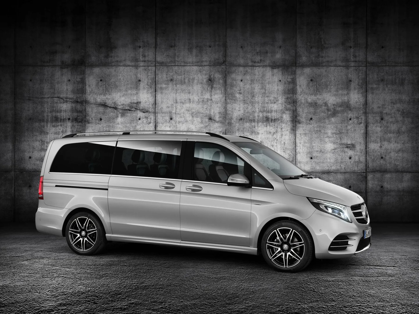 Mercedes_V-Class_3_generation__Minivan_Long__1.jpg