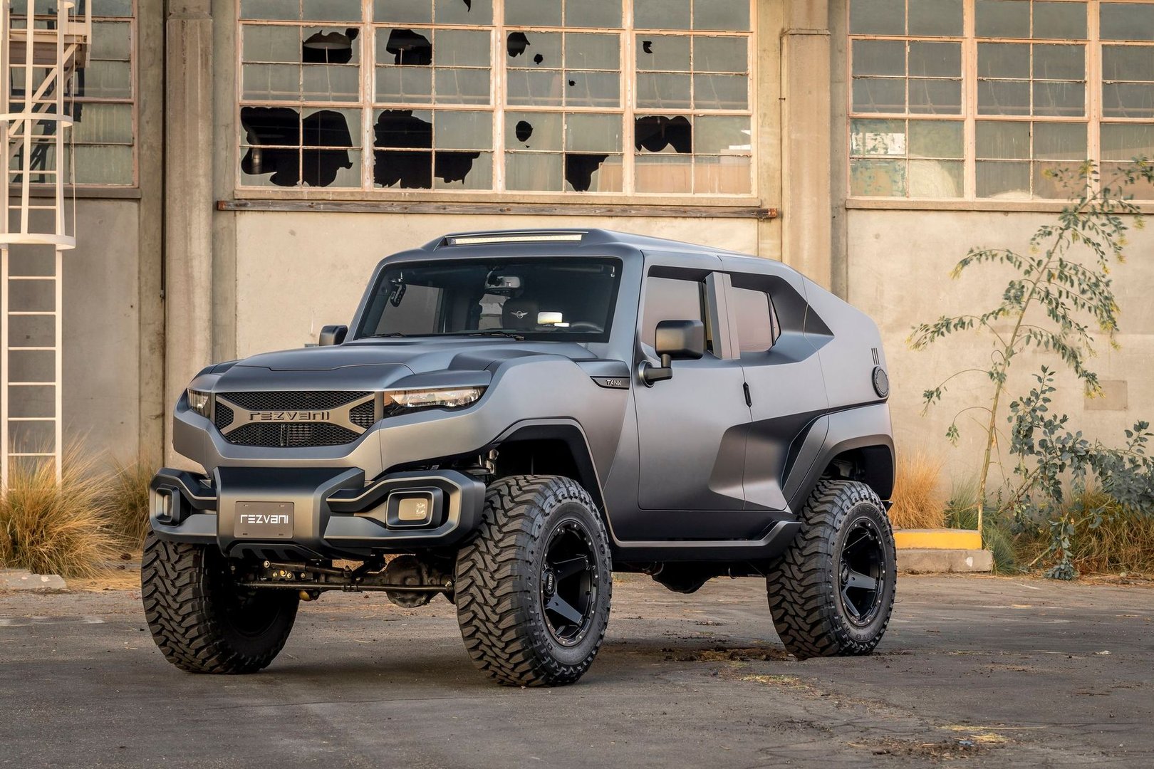 rezvani_Tank_1_generation__SUV_5-doors__9.jpg