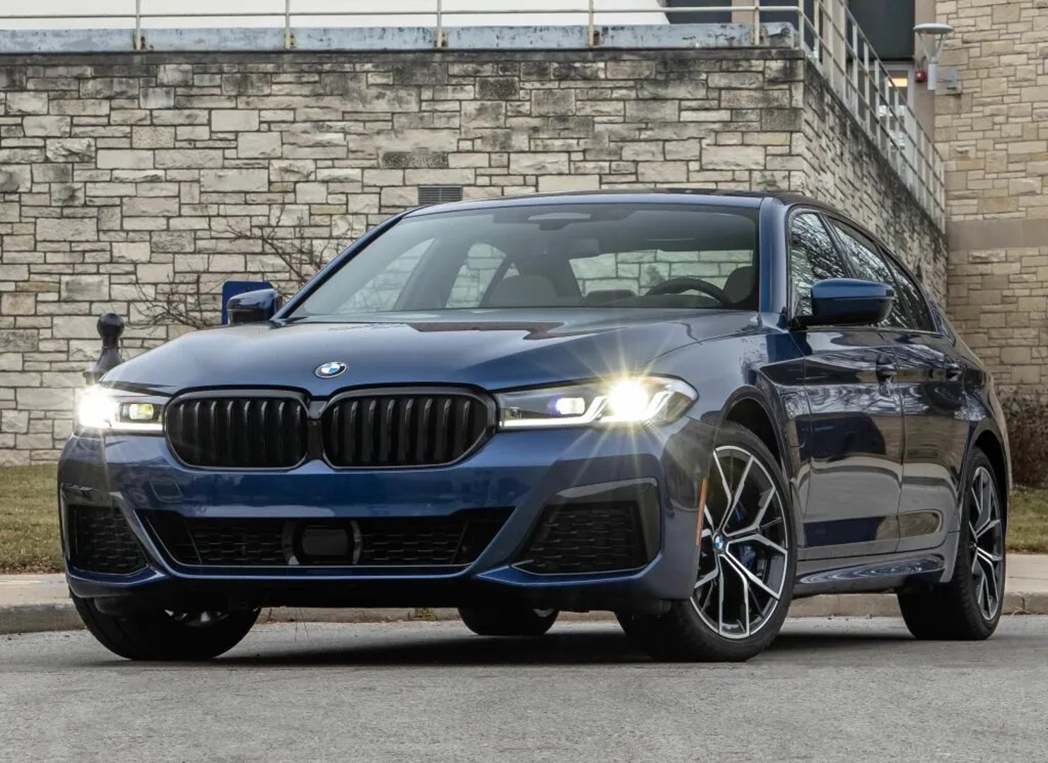 BMW_5_series_7_generation_restyling__Sedan__5.jpg