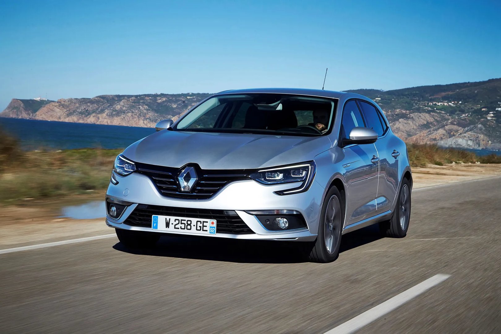 Renault_Megane_4_generation__Hatchback_5-door__2.jpg