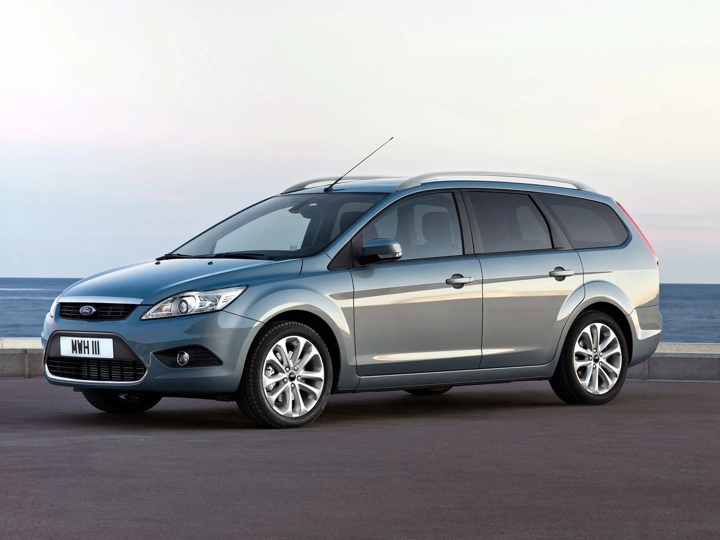 Ford_Focus_2_generation_restyling__Estate_5-door__9.jpg