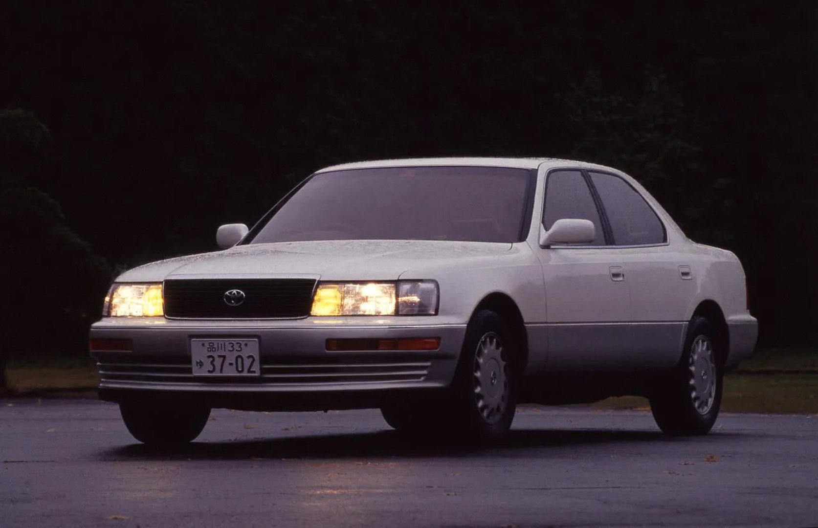 Toyota_Celsior_1_generation_restyling__Sedan__9.jpg