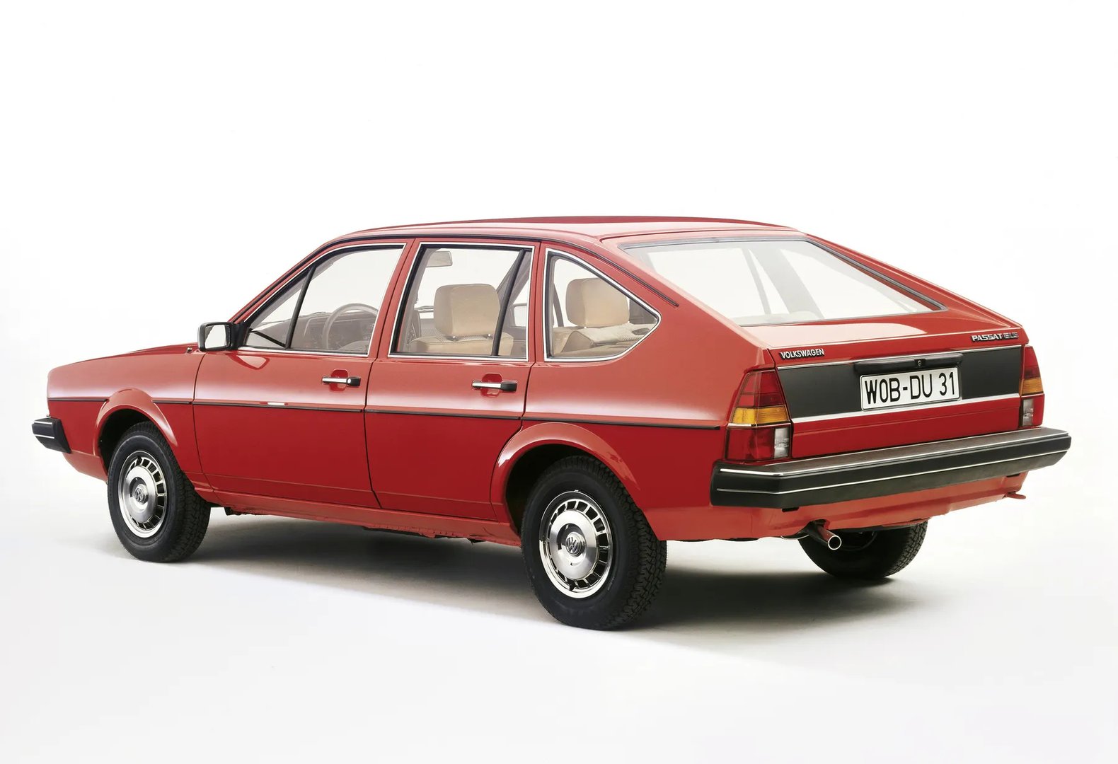 Volkswagen_Passat_2_generation__Hatchback_5-door__2.jpg