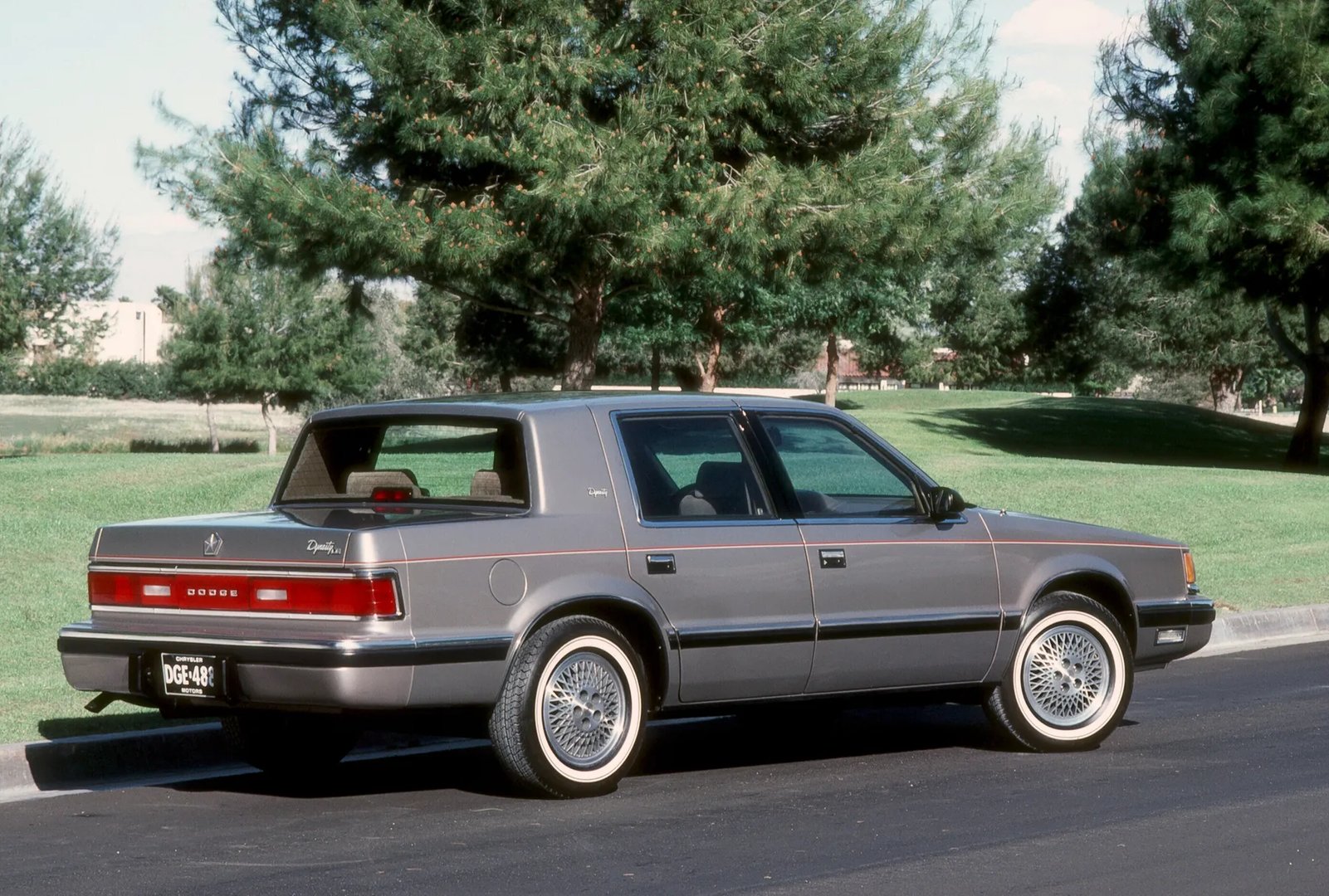 Chrysler_Dynasty_1_generation__Sedan__1.jpg