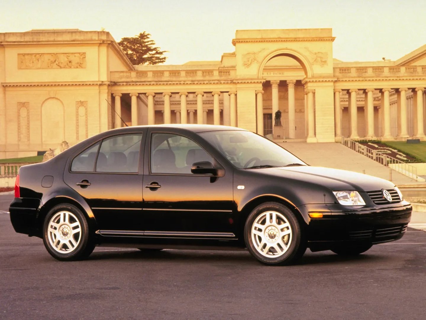 Volkswagen_Jetta_4_generation__Sedan__13.jpg