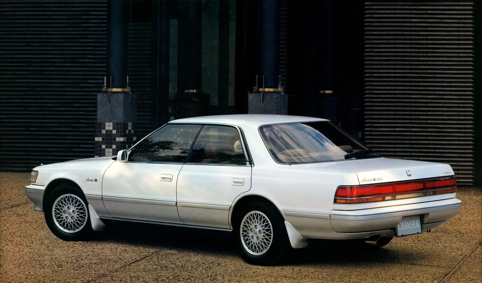 Toyota_Chaser_4_generation__Sedan__1.jpg