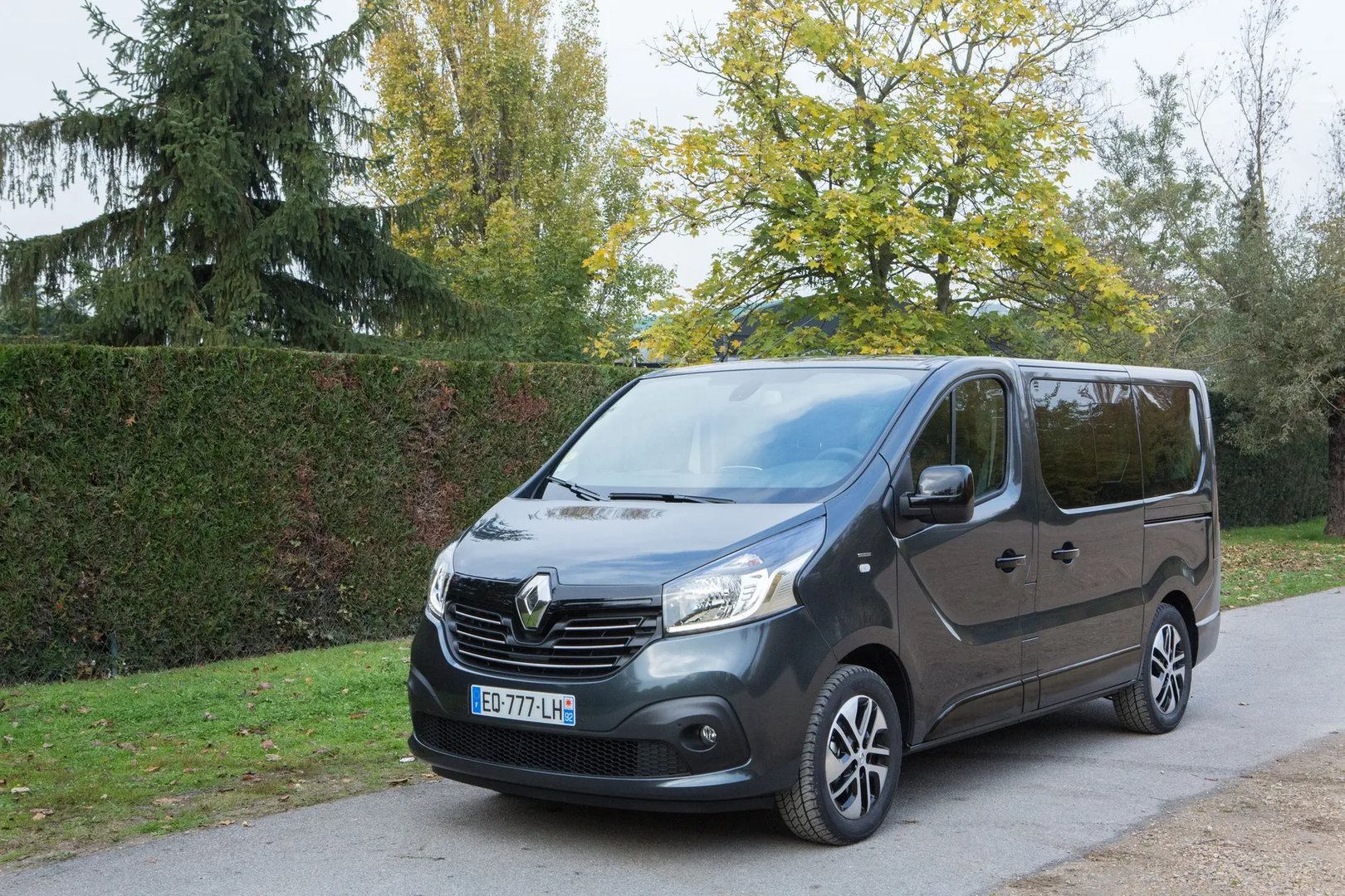 Renault_Trafic_3_generation__Minivan__2.jpg