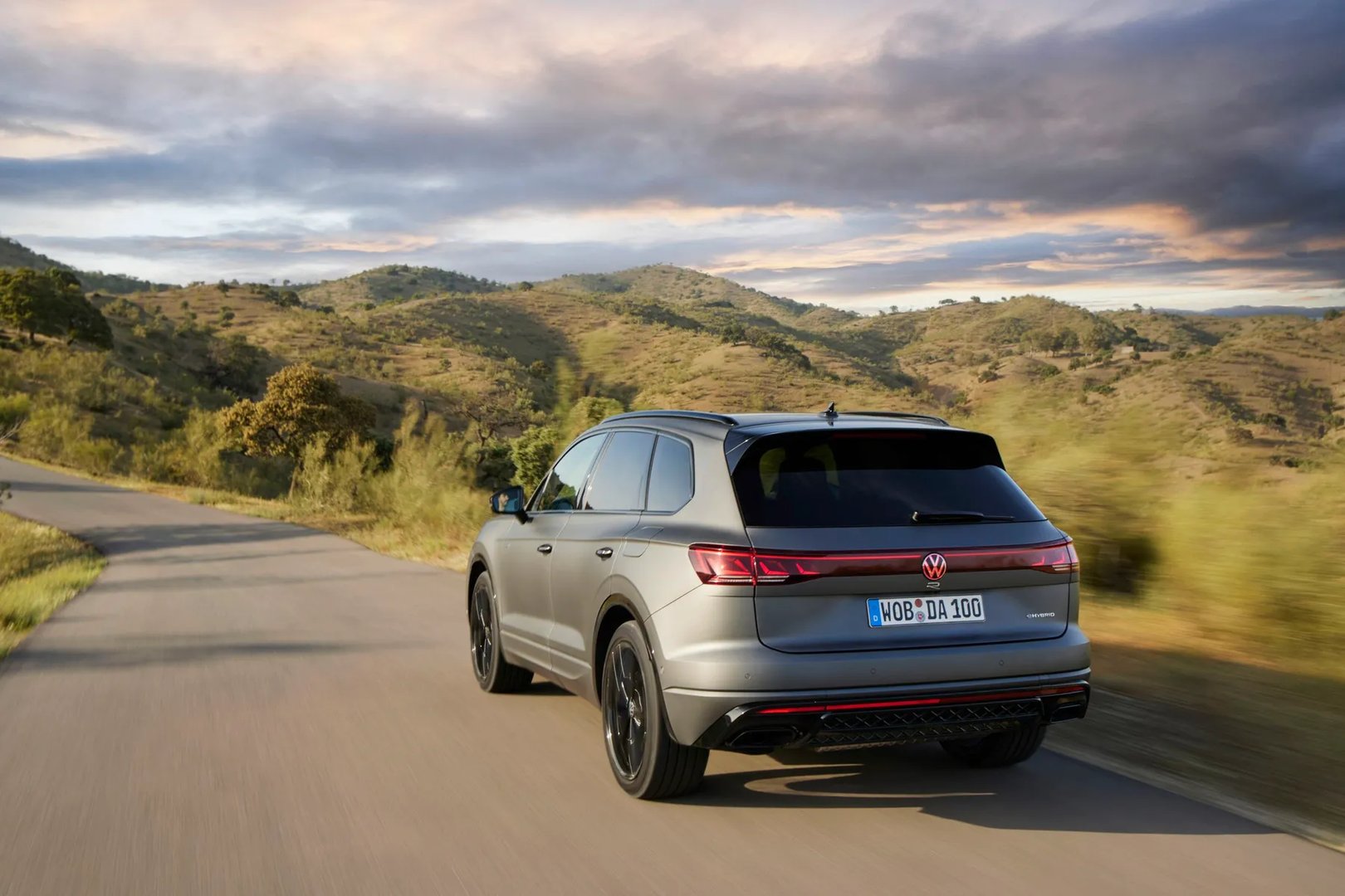 Volkswagen_Touareg_R_3_generation_restyling__SUV_5-doors__11.jpg