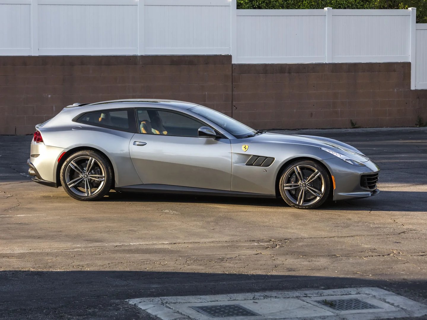 Ferrari_GTC4_Lusso_1_generation__Hatchback_3-door__1.jpg