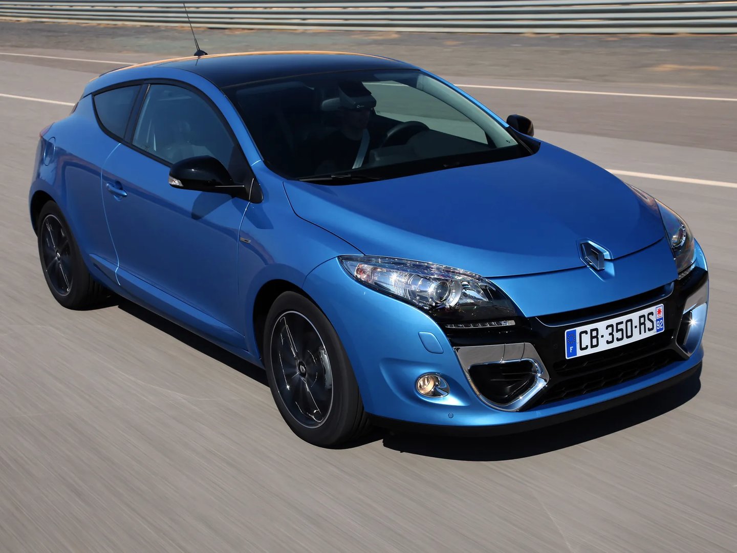 Renault_Megane_3_generation_restyling__Hatchback_3-door__2.jpg
