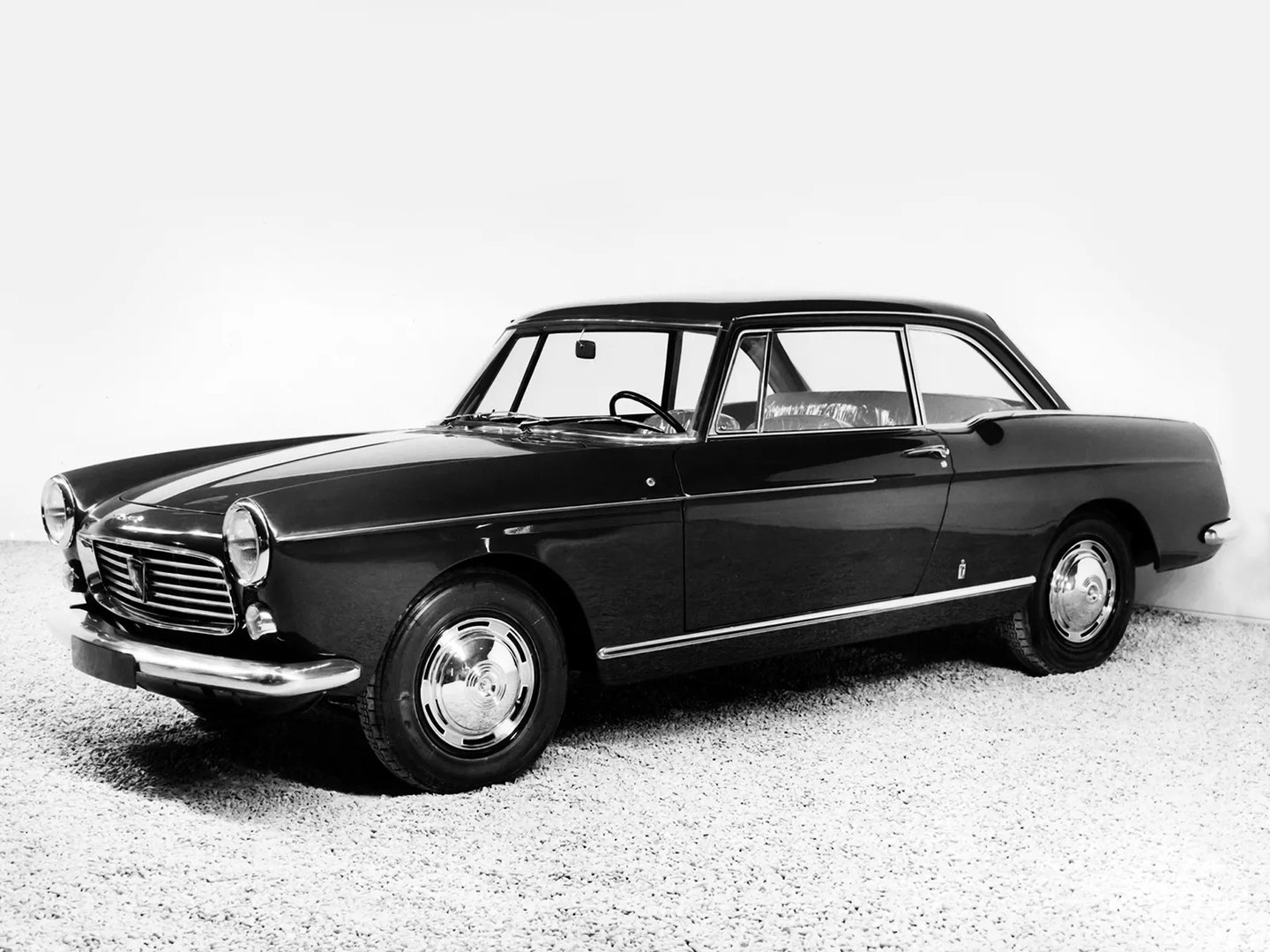 Peugeot_404_1_generation__Coupe__1.jpg