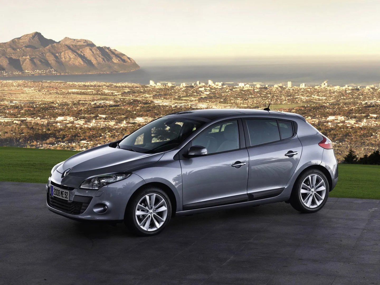 Renault_Megane_3_generation__Hatchback_5-door__4.jpg