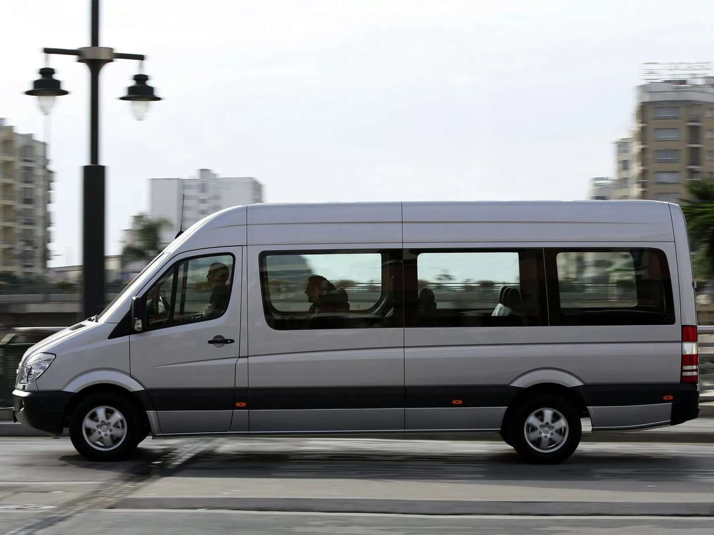 Mercedes_Sprinter_2_generation__Minibus__7.jpg